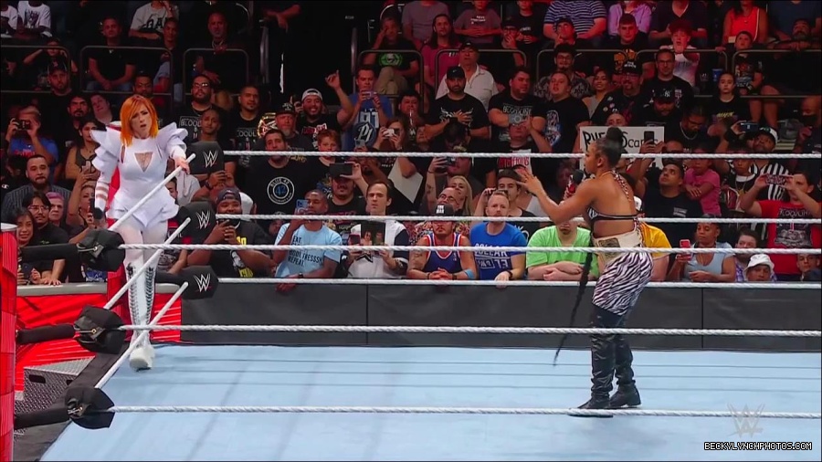 WWE_Monday_Night_RAW_2022_07_25_720p_HDTV_x264-Star_mkv_004399450.jpg
