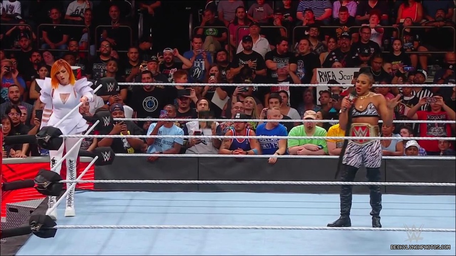 WWE_Monday_Night_RAW_2022_07_25_720p_HDTV_x264-Star_mkv_004400650.jpg