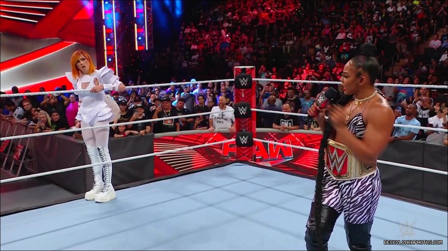 WWE_Monday_Night_RAW_2022_07_25_720p_HDTV_x264-Star_mkv_004401850.jpg