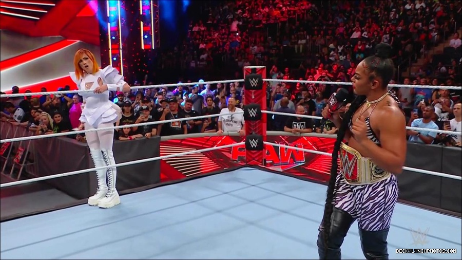 WWE_Monday_Night_RAW_2022_07_25_720p_HDTV_x264-Star_mkv_004402650.jpg