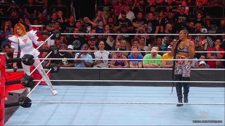 WWE_Monday_Night_RAW_2022_07_25_720p_HDTV_x264-Star_mkv_004406650.jpg