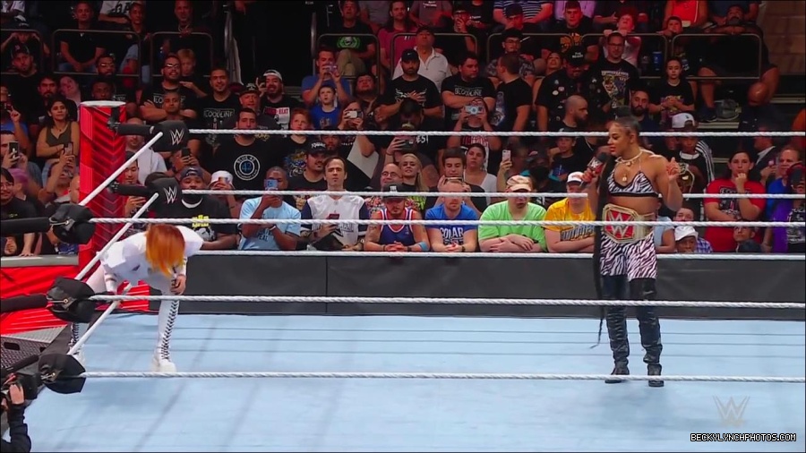 WWE_Monday_Night_RAW_2022_07_25_720p_HDTV_x264-Star_mkv_004409050.jpg