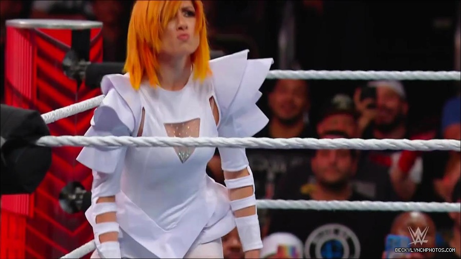 WWE_Monday_Night_RAW_2022_07_25_720p_HDTV_x264-Star_mkv_004409850.jpg