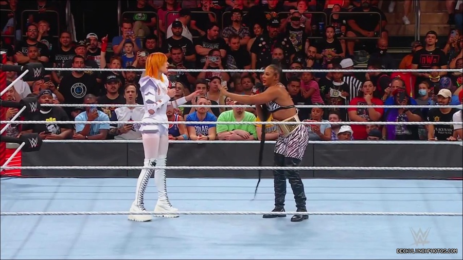 WWE_Monday_Night_RAW_2022_07_25_720p_HDTV_x264-Star_mkv_004414250.jpg