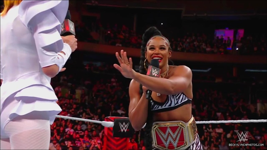 WWE_Monday_Night_RAW_2022_07_25_720p_HDTV_x264-Star_mkv_004414650.jpg