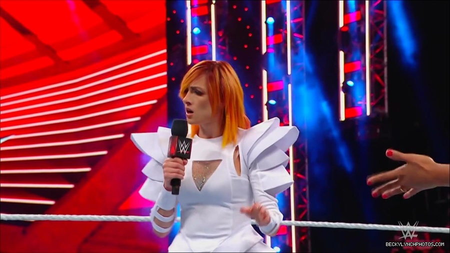 WWE_Monday_Night_RAW_2022_07_25_720p_HDTV_x264-Star_mkv_004416650.jpg