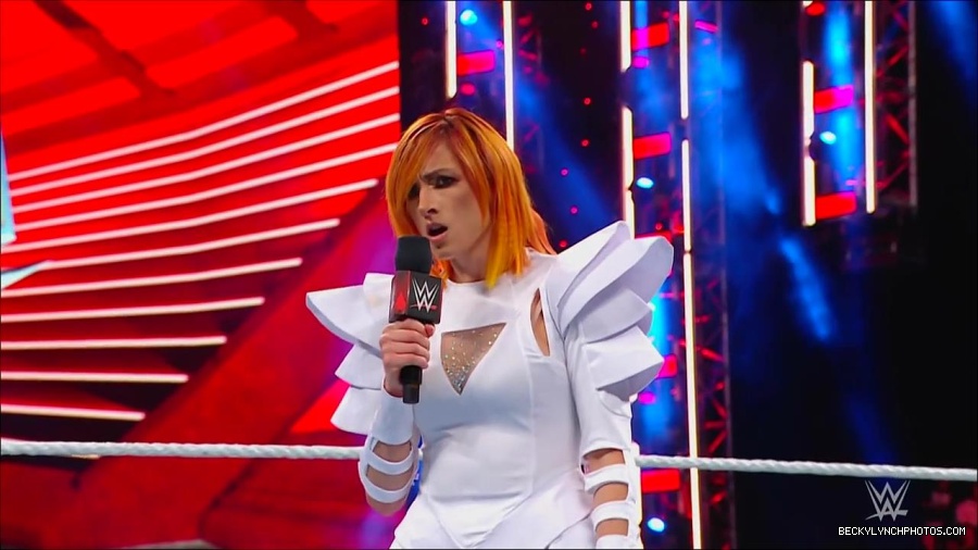 WWE_Monday_Night_RAW_2022_07_25_720p_HDTV_x264-Star_mkv_004417850.jpg