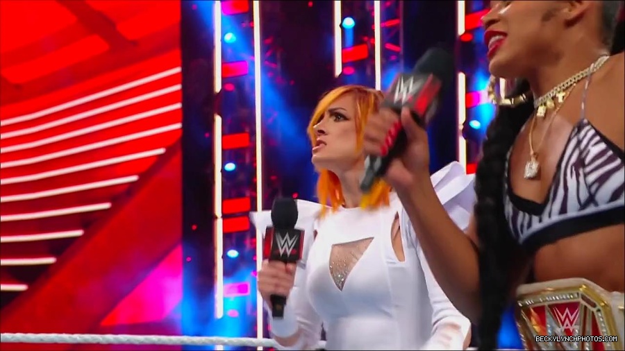 WWE_Monday_Night_RAW_2022_07_25_720p_HDTV_x264-Star_mkv_004421450.jpg