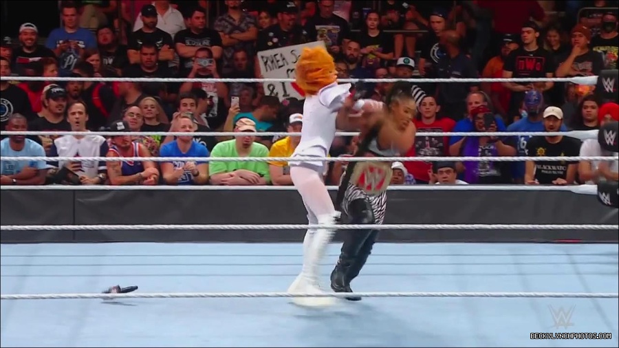 WWE_Monday_Night_RAW_2022_07_25_720p_HDTV_x264-Star_mkv_004423450.jpg