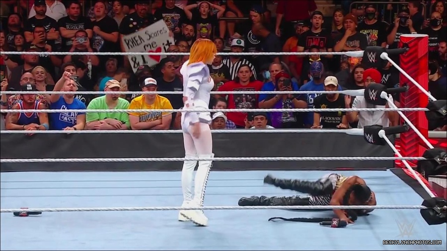 WWE_Monday_Night_RAW_2022_07_25_720p_HDTV_x264-Star_mkv_004424650.jpg