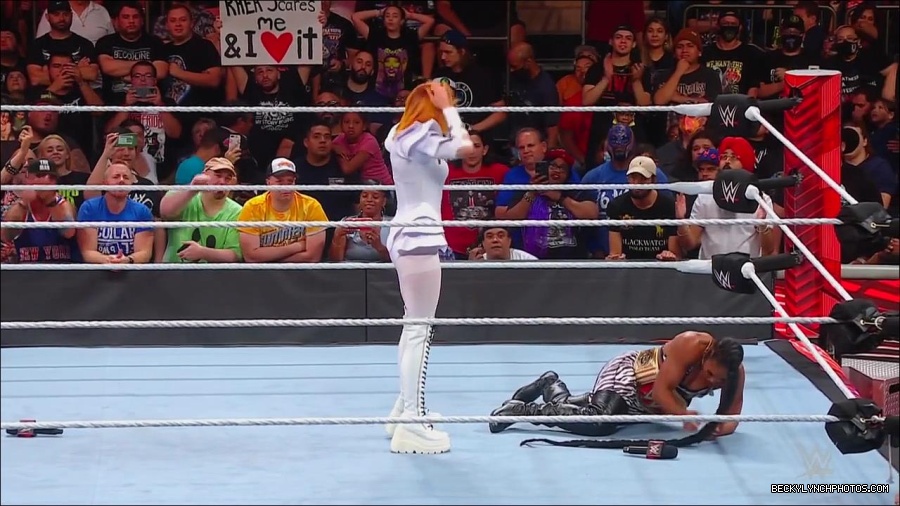 WWE_Monday_Night_RAW_2022_07_25_720p_HDTV_x264-Star_mkv_004426250.jpg