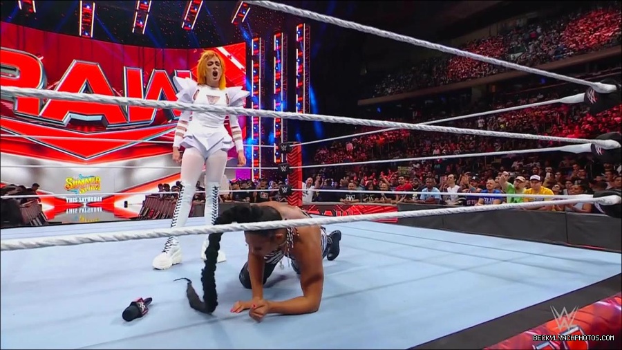 WWE_Monday_Night_RAW_2022_07_25_720p_HDTV_x264-Star_mkv_004427450.jpg
