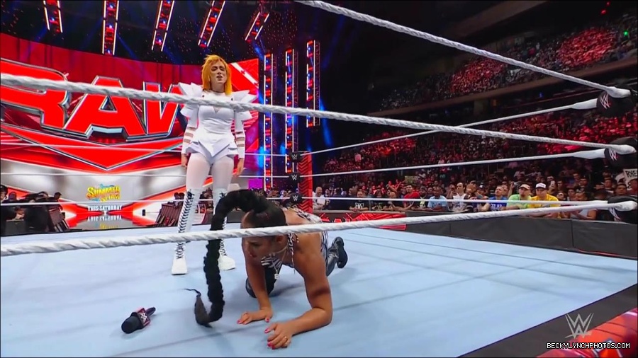WWE_Monday_Night_RAW_2022_07_25_720p_HDTV_x264-Star_mkv_004427850.jpg