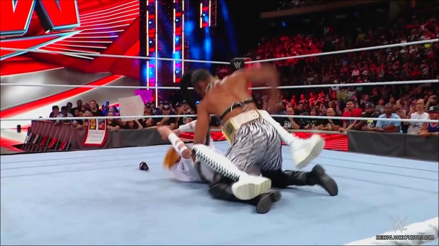 WWE_Monday_Night_RAW_2022_07_25_720p_HDTV_x264-Star_mkv_004431450.jpg