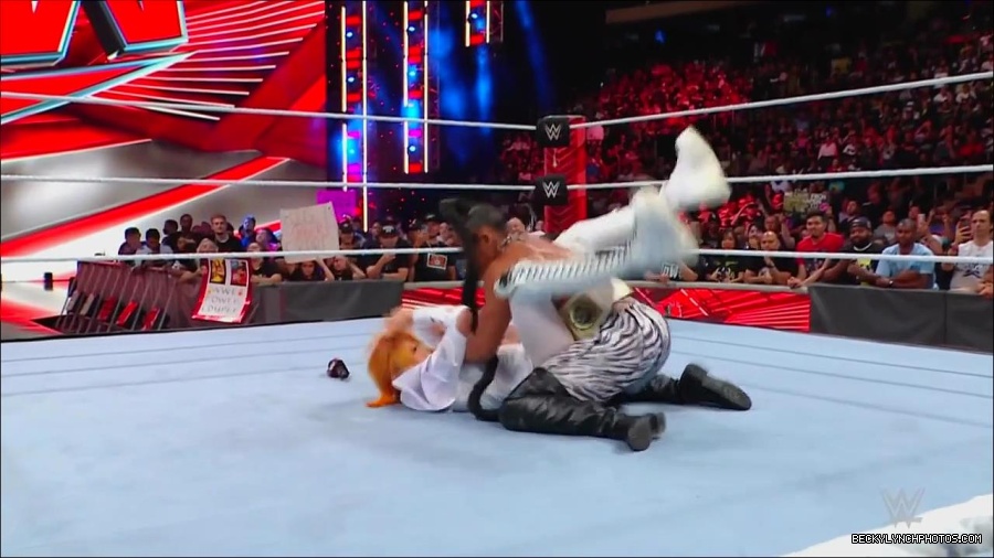 WWE_Monday_Night_RAW_2022_07_25_720p_HDTV_x264-Star_mkv_004431850.jpg