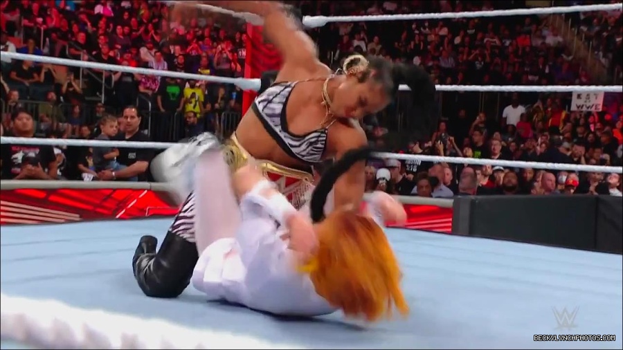 WWE_Monday_Night_RAW_2022_07_25_720p_HDTV_x264-Star_mkv_004432650.jpg