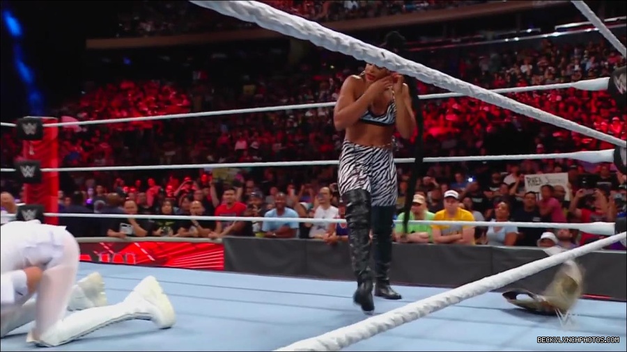 WWE_Monday_Night_RAW_2022_07_25_720p_HDTV_x264-Star_mkv_004436250.jpg