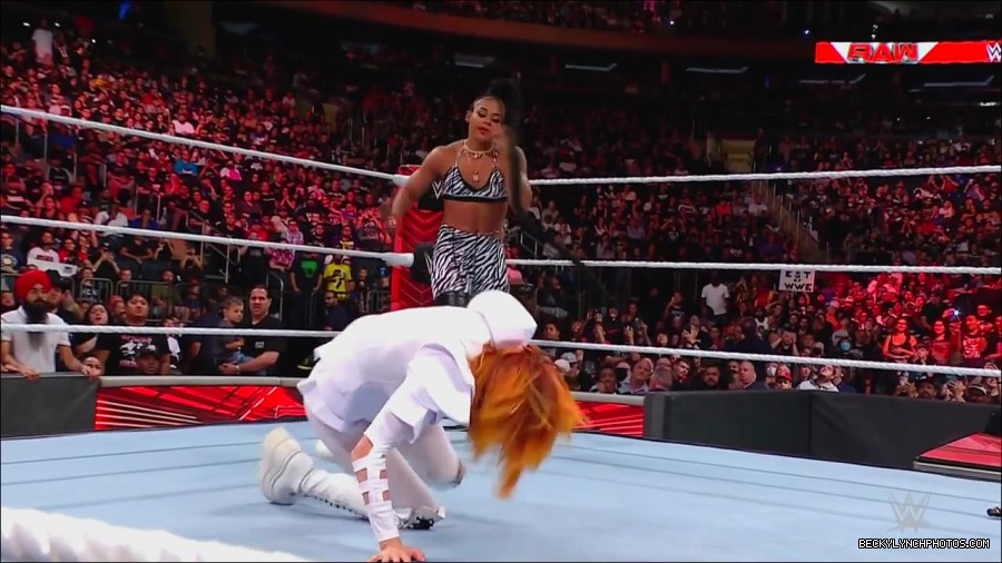 WWE_Monday_Night_RAW_2022_07_25_720p_HDTV_x264-Star_mkv_004437050.jpg