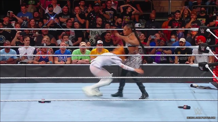 WWE_Monday_Night_RAW_2022_07_25_720p_HDTV_x264-Star_mkv_004438250.jpg