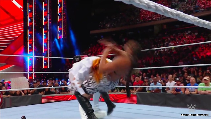 WWE_Monday_Night_RAW_2022_07_25_720p_HDTV_x264-Star_mkv_004438650.jpg