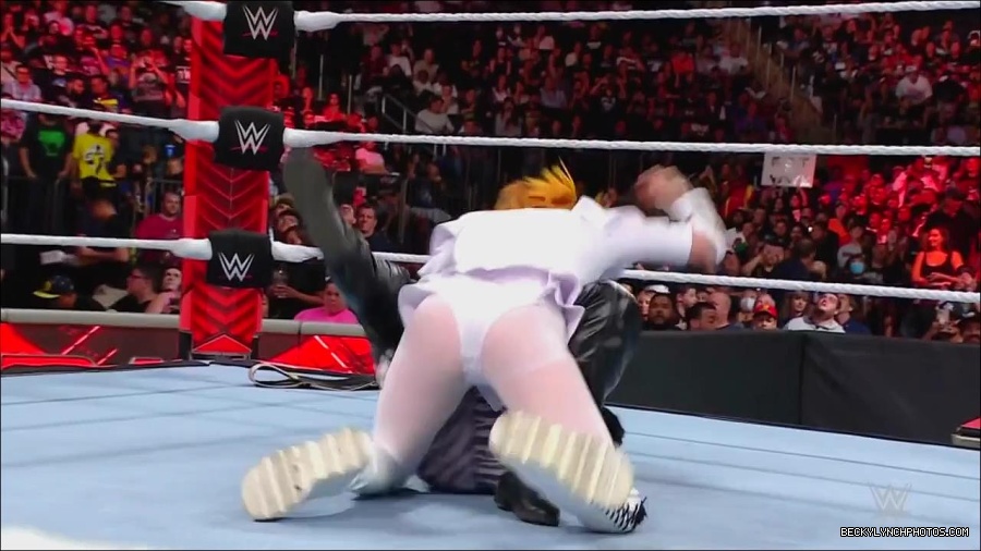 WWE_Monday_Night_RAW_2022_07_25_720p_HDTV_x264-Star_mkv_004440250.jpg