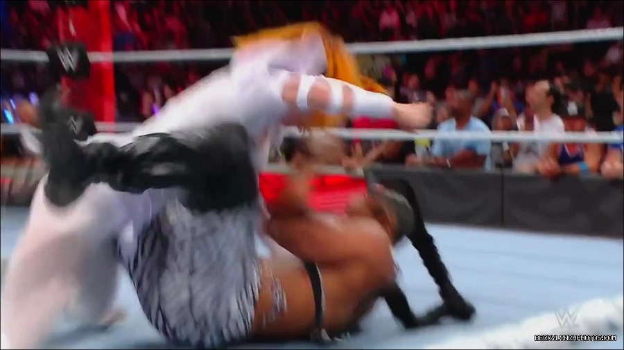 WWE_Monday_Night_RAW_2022_07_25_720p_HDTV_x264-Star_mkv_004441050.jpg
