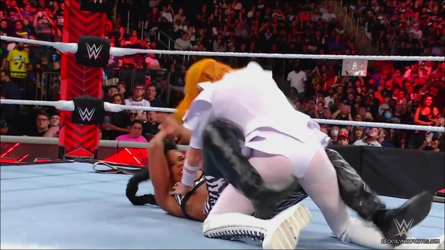 WWE_Monday_Night_RAW_2022_07_25_720p_HDTV_x264-Star_mkv_004441850.jpg