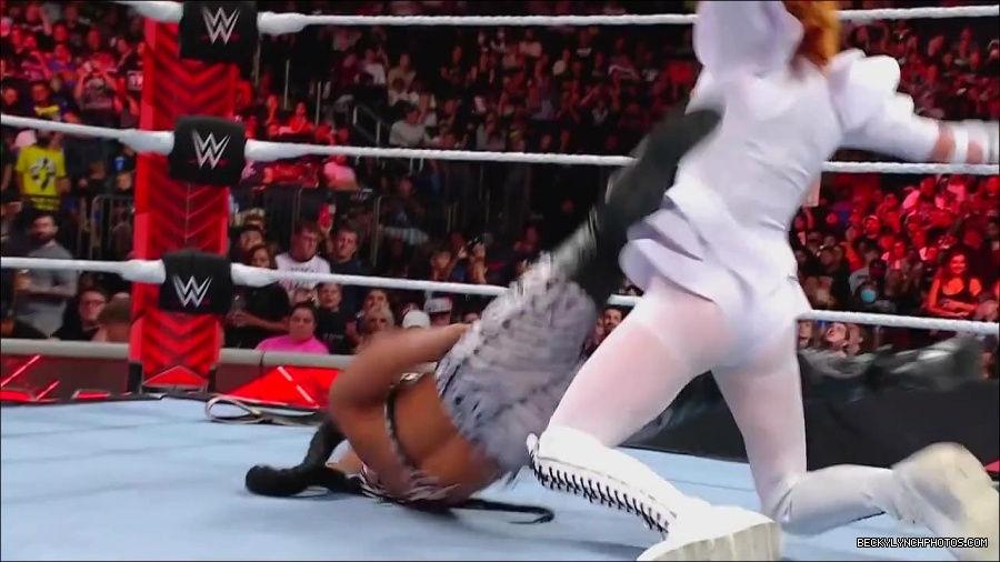 WWE_Monday_Night_RAW_2022_07_25_720p_HDTV_x264-Star_mkv_004443050.jpg