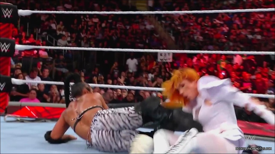 WWE_Monday_Night_RAW_2022_07_25_720p_HDTV_x264-Star_mkv_004443450.jpg