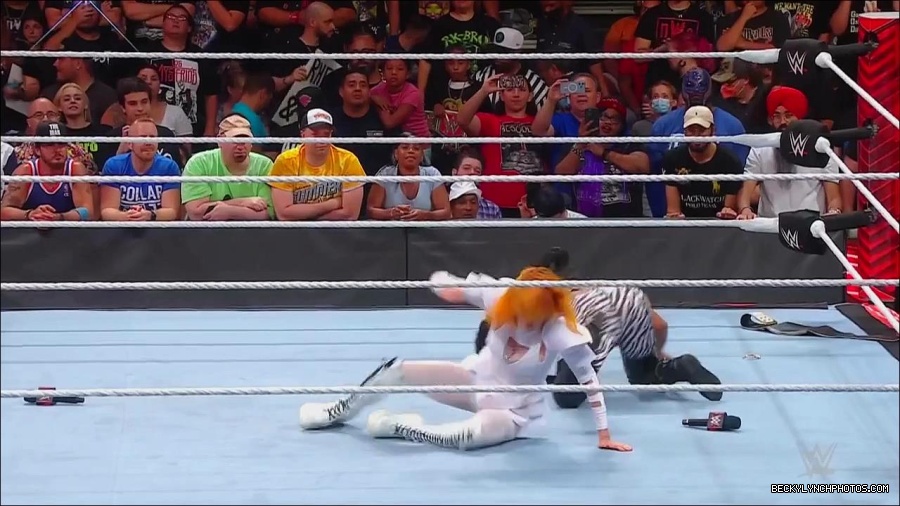 WWE_Monday_Night_RAW_2022_07_25_720p_HDTV_x264-Star_mkv_004443850.jpg