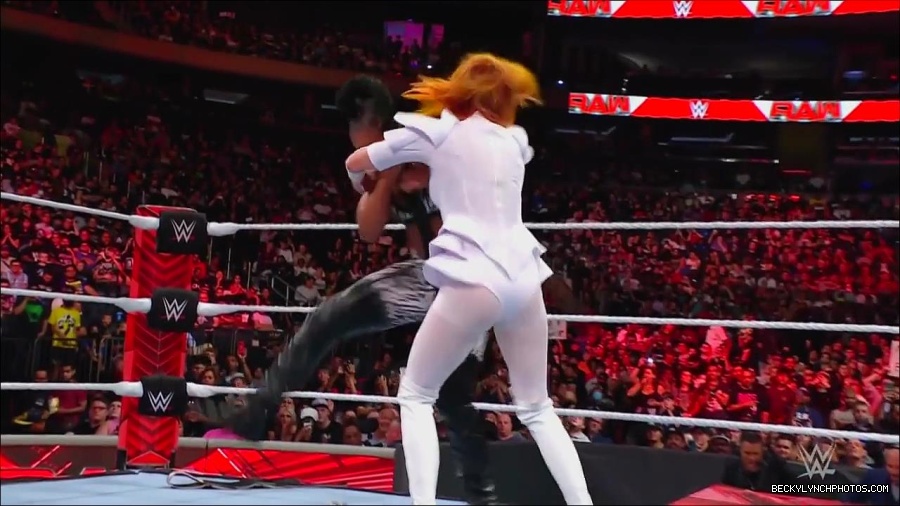 WWE_Monday_Night_RAW_2022_07_25_720p_HDTV_x264-Star_mkv_004445850.jpg