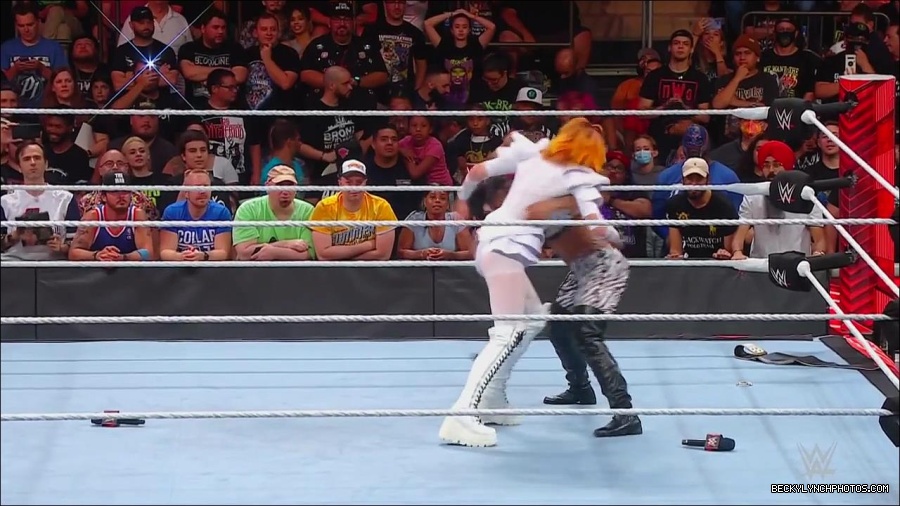WWE_Monday_Night_RAW_2022_07_25_720p_HDTV_x264-Star_mkv_004446650.jpg