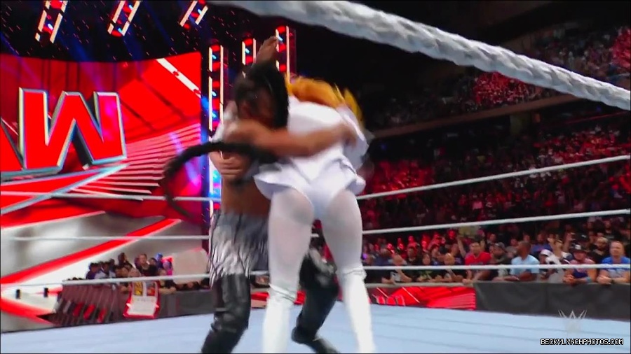 WWE_Monday_Night_RAW_2022_07_25_720p_HDTV_x264-Star_mkv_004447850.jpg