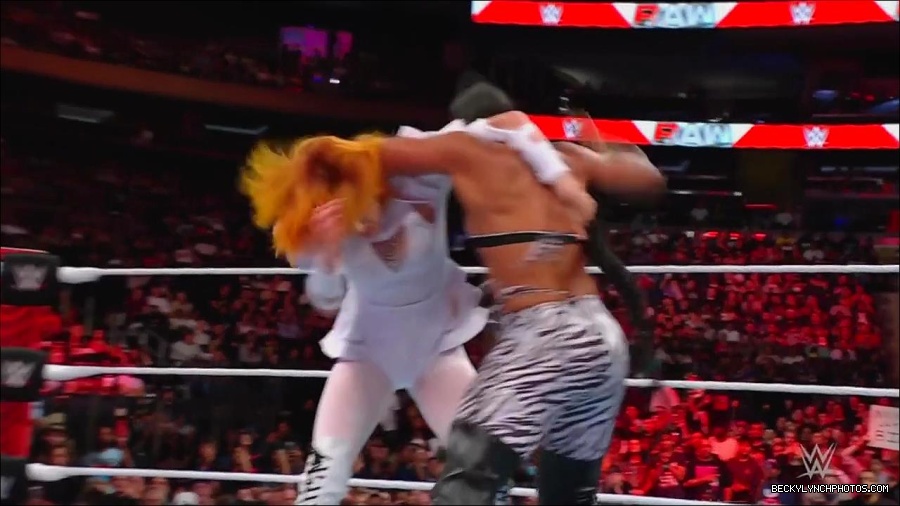 WWE_Monday_Night_RAW_2022_07_25_720p_HDTV_x264-Star_mkv_004448250.jpg