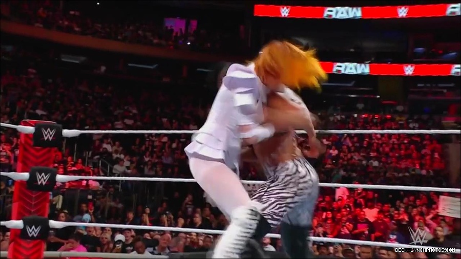 WWE_Monday_Night_RAW_2022_07_25_720p_HDTV_x264-Star_mkv_004448650.jpg