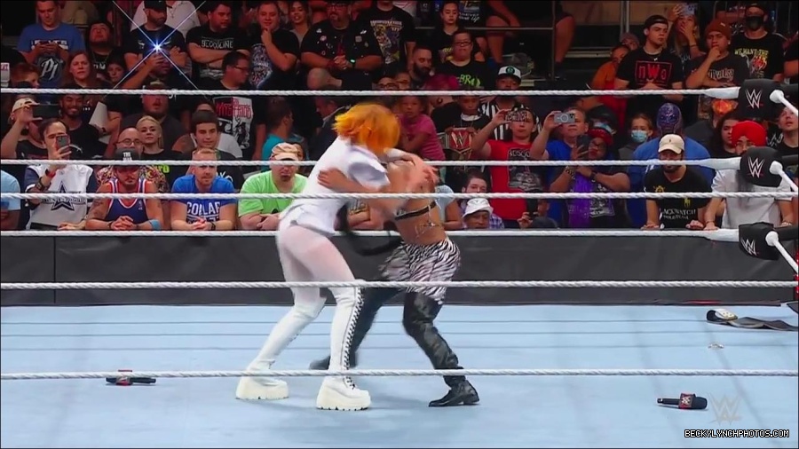 WWE_Monday_Night_RAW_2022_07_25_720p_HDTV_x264-Star_mkv_004449450.jpg