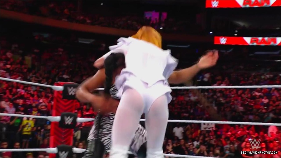 WWE_Monday_Night_RAW_2022_07_25_720p_HDTV_x264-Star_mkv_004449850.jpg