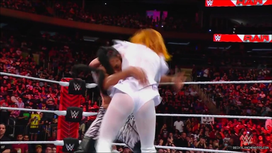 WWE_Monday_Night_RAW_2022_07_25_720p_HDTV_x264-Star_mkv_004450250.jpg