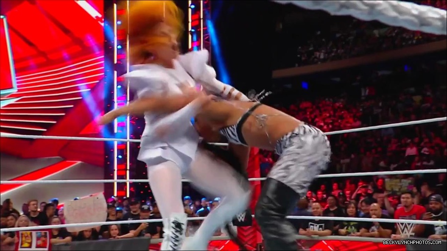 WWE_Monday_Night_RAW_2022_07_25_720p_HDTV_x264-Star_mkv_004450650.jpg