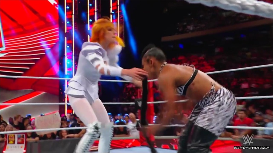 WWE_Monday_Night_RAW_2022_07_25_720p_HDTV_x264-Star_mkv_004451050.jpg