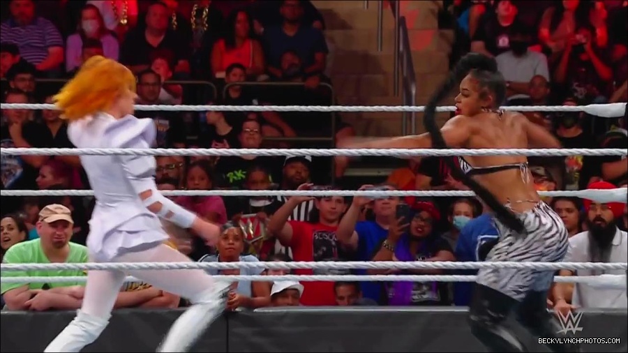 WWE_Monday_Night_RAW_2022_07_25_720p_HDTV_x264-Star_mkv_004451850.jpg
