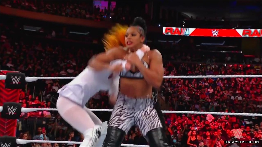 WWE_Monday_Night_RAW_2022_07_25_720p_HDTV_x264-Star_mkv_004453050.jpg