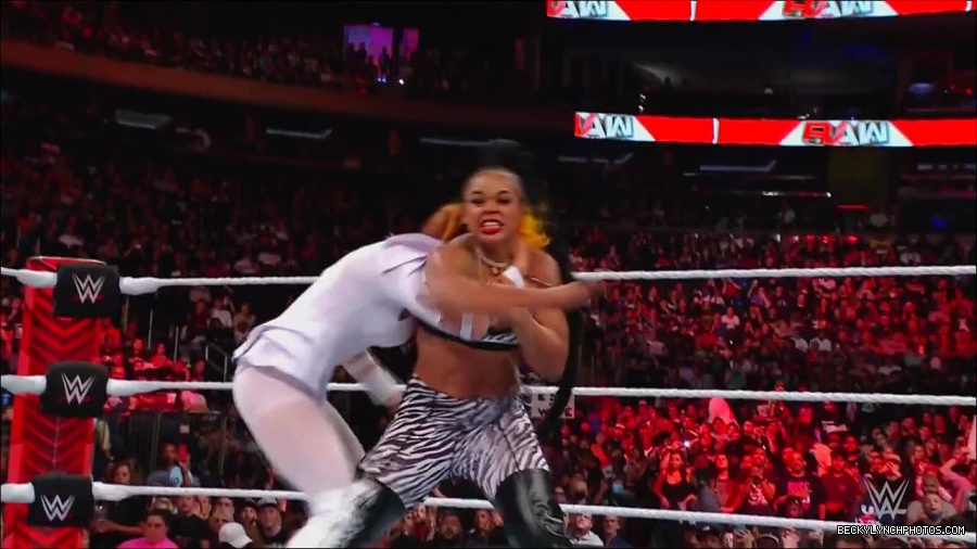 WWE_Monday_Night_RAW_2022_07_25_720p_HDTV_x264-Star_mkv_004453850.jpg