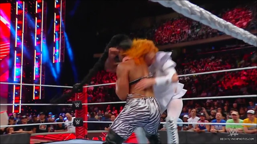 WWE_Monday_Night_RAW_2022_07_25_720p_HDTV_x264-Star_mkv_004454650.jpg