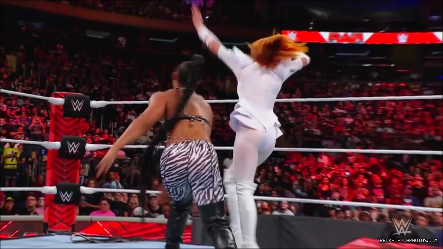 WWE_Monday_Night_RAW_2022_07_25_720p_HDTV_x264-Star_mkv_004457450.jpg