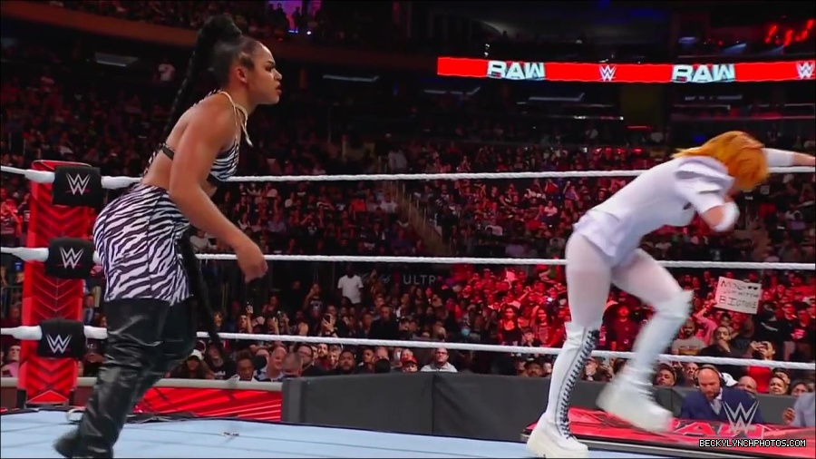 WWE_Monday_Night_RAW_2022_07_25_720p_HDTV_x264-Star_mkv_004458650.jpg