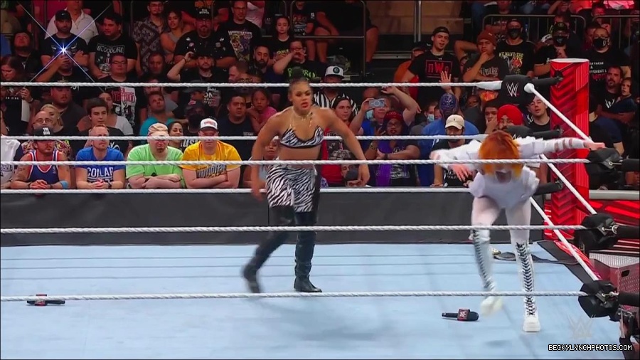 WWE_Monday_Night_RAW_2022_07_25_720p_HDTV_x264-Star_mkv_004459050.jpg