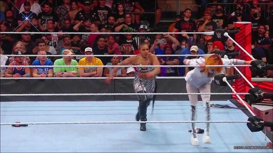 WWE_Monday_Night_RAW_2022_07_25_720p_HDTV_x264-Star_mkv_004459450.jpg