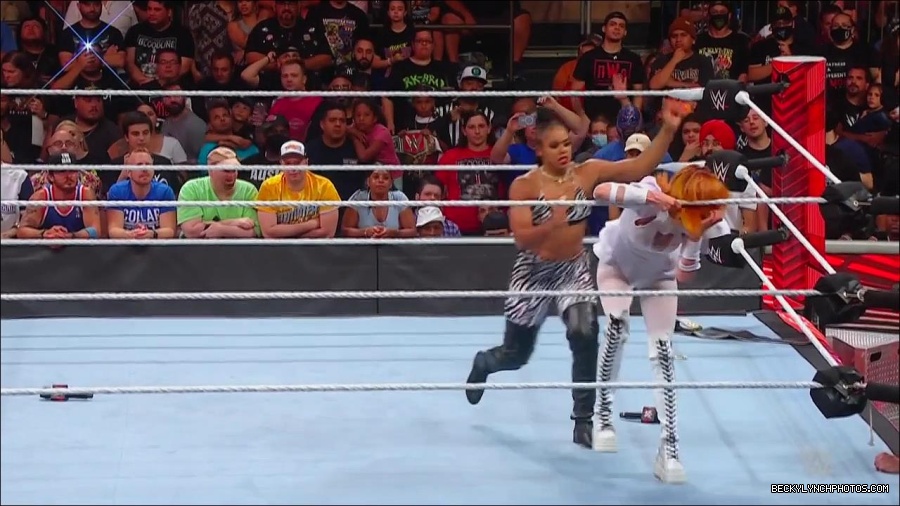 WWE_Monday_Night_RAW_2022_07_25_720p_HDTV_x264-Star_mkv_004459850.jpg