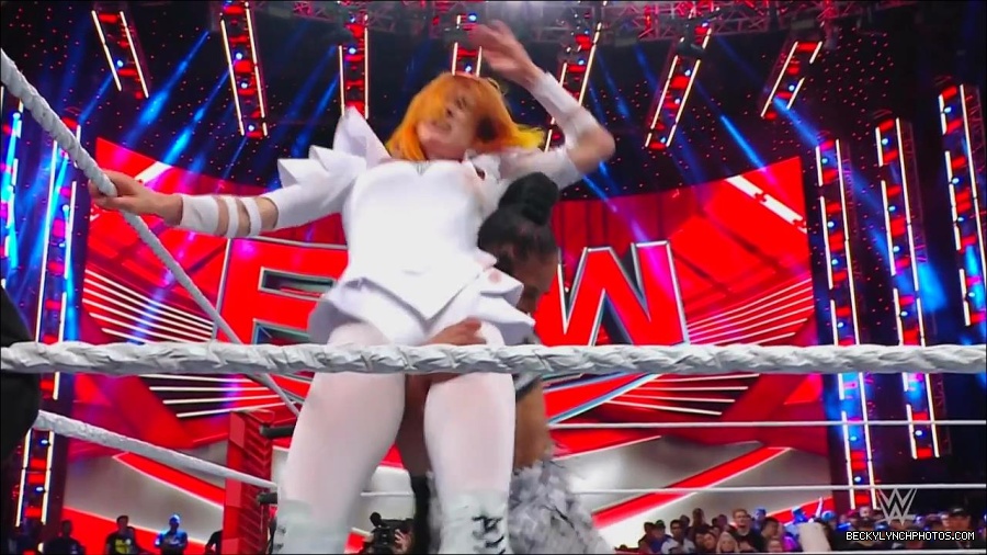 WWE_Monday_Night_RAW_2022_07_25_720p_HDTV_x264-Star_mkv_004461450.jpg